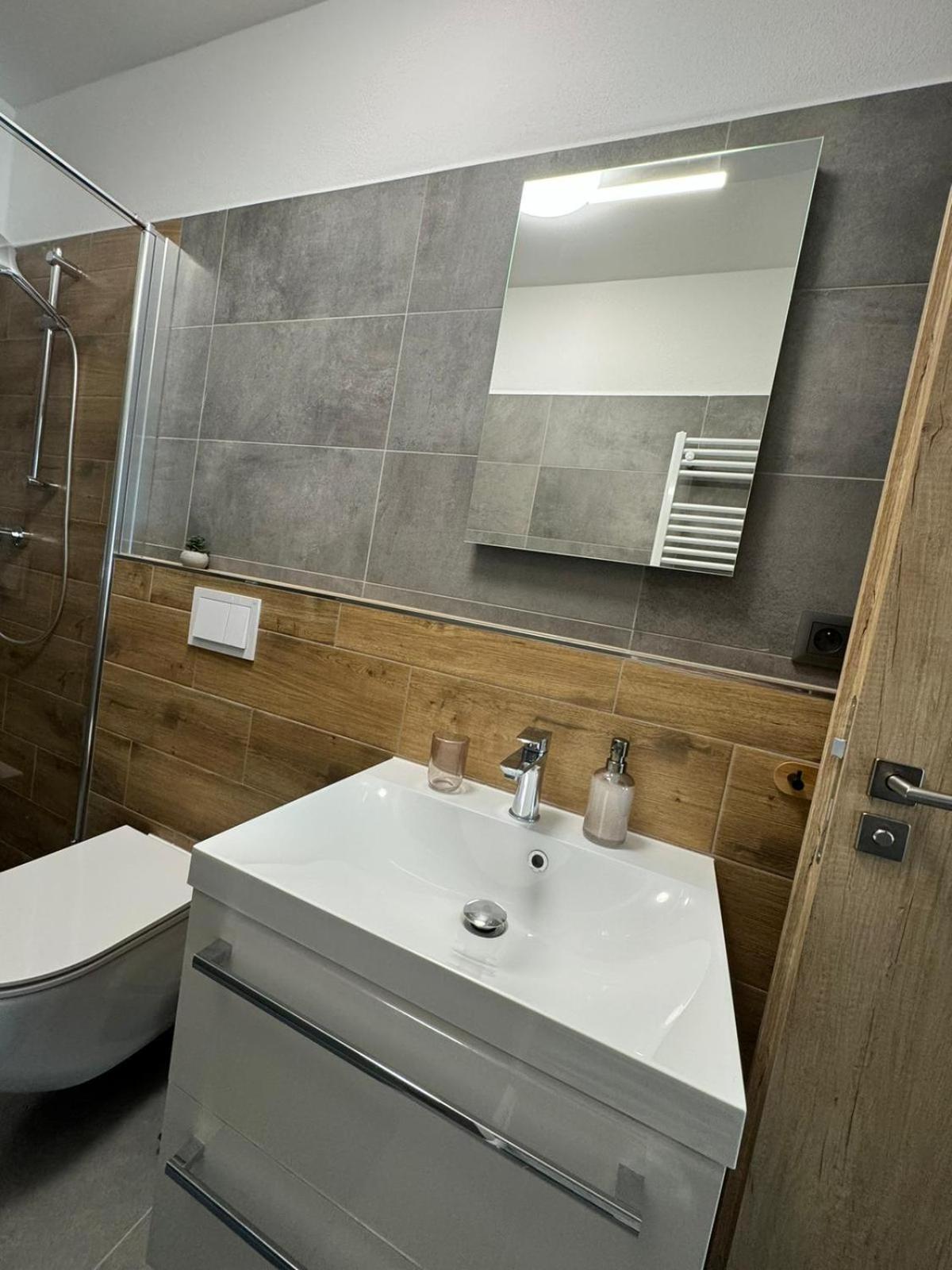 Hobiti Apartman - Sam Rathschlag Extérieur photo